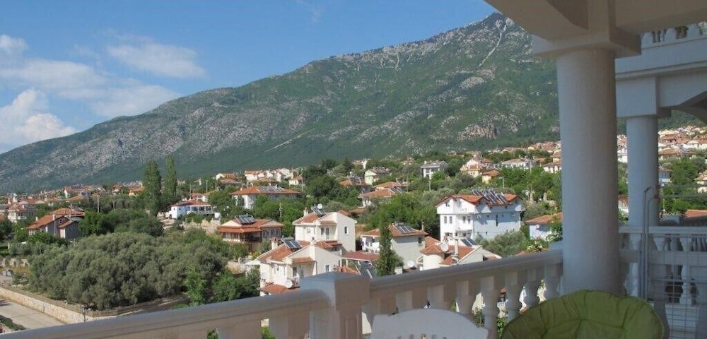 Villa TH17 by JoyLettings view 5