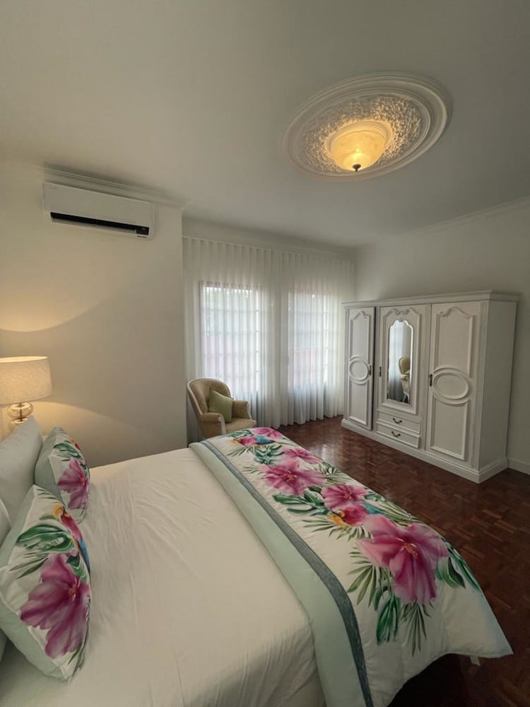 Summer Villa With Heated Private Pool