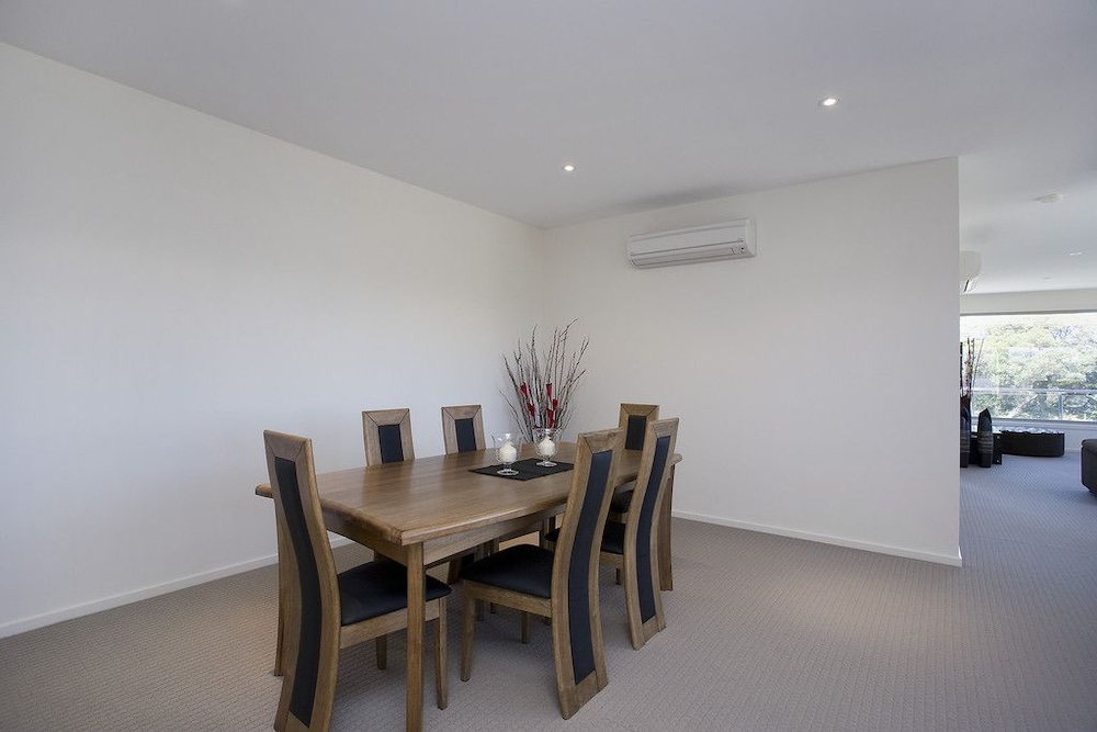 Two Bays Apartments