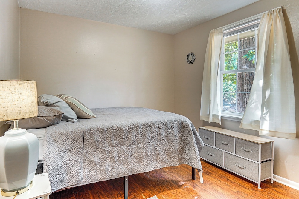 5 Mi to Fort Bragg: Family Gem Near Parks & Trails