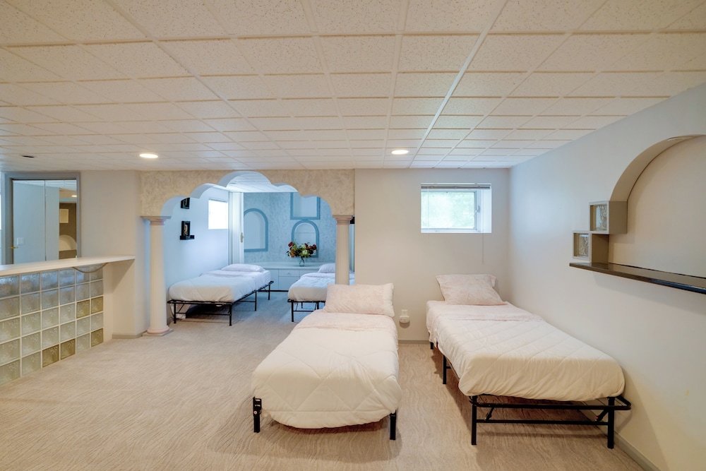 Luxury Mansion Rental w/ Rec Room in Niskayuna!