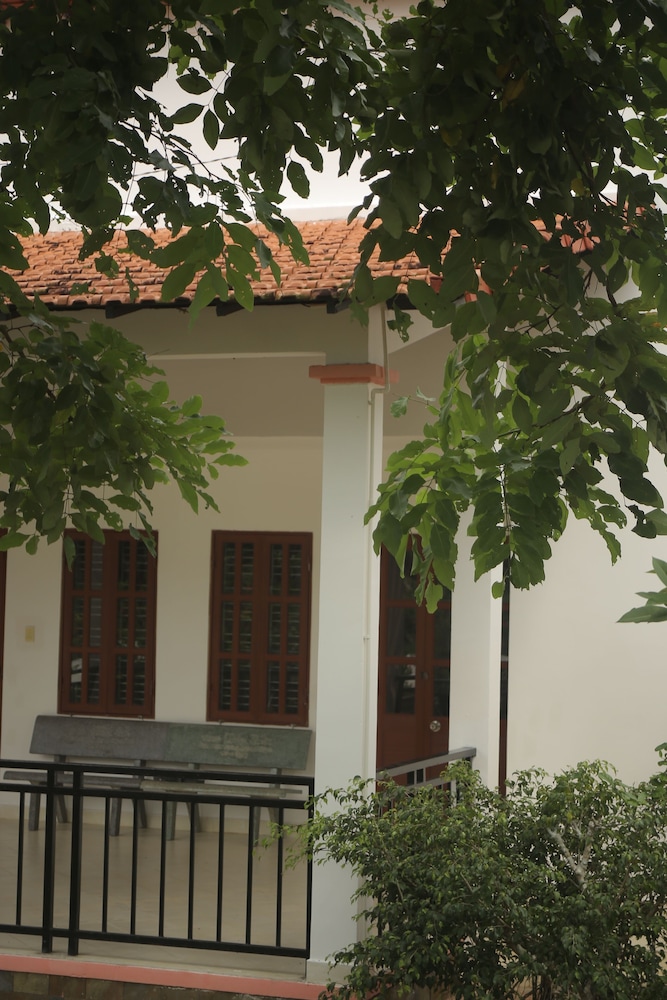 Hang Sói Forest Village
