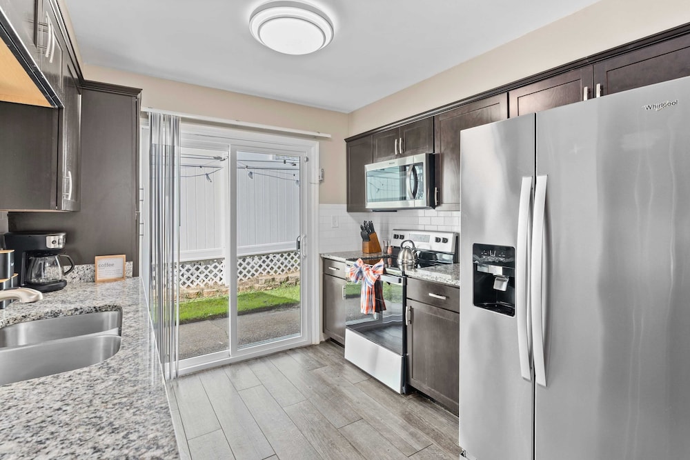 PCB Group-friendly Duplex w/ Pool, Backyard Lounge & 2 Kitchens