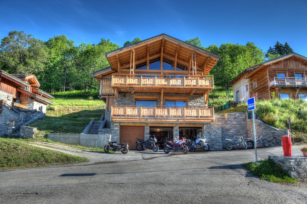 B&B - La Case A Kio Bourg-St-Maurice Les Arcs view 2