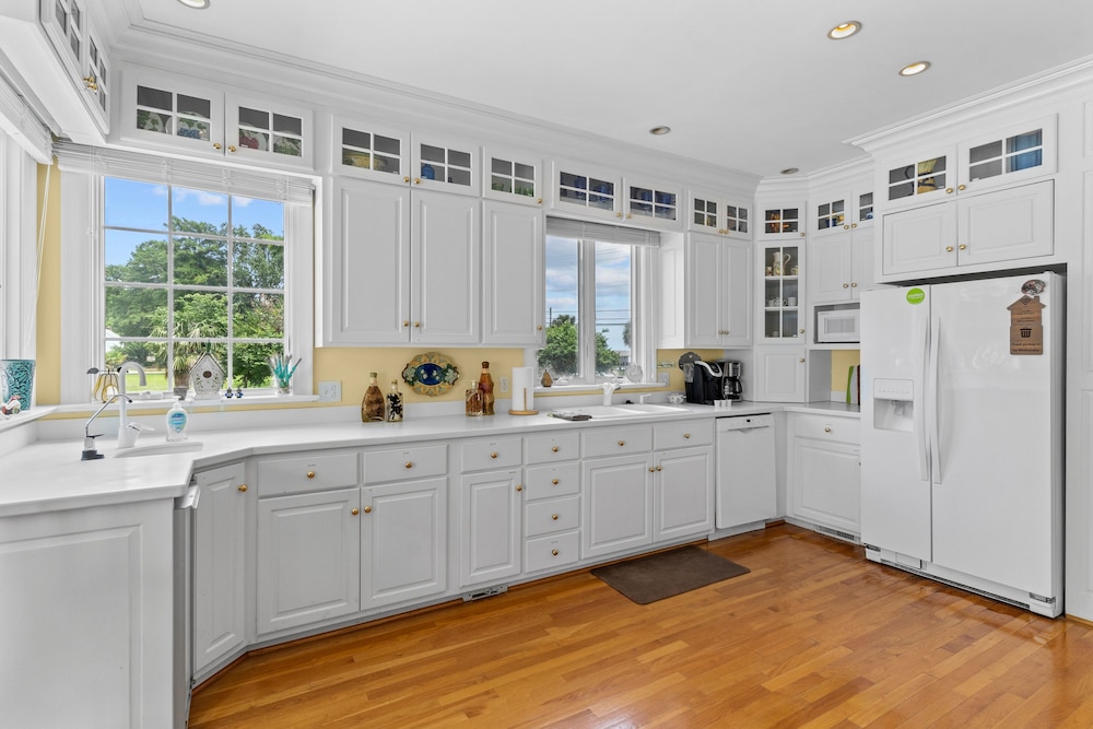 Lake Escape - Lake Waccamaw 7 Bedroom Home
