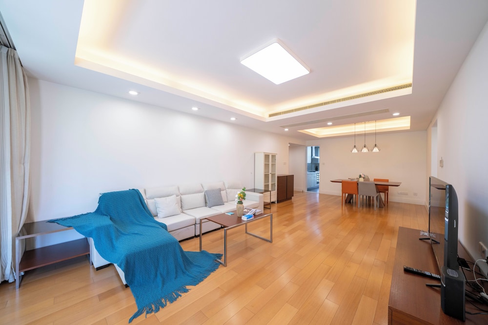 Tyms Stylish 3BR 2BA Apt Xujiahui Metro