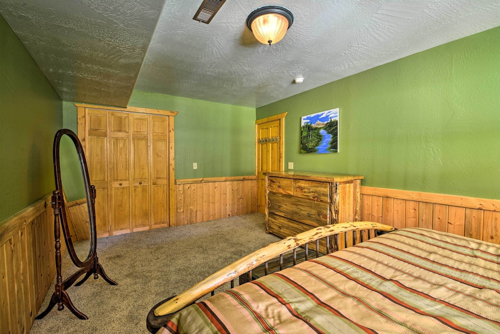 Custom Bitterroot Valley Cabin w/ Hot Tub & Views! view 2
