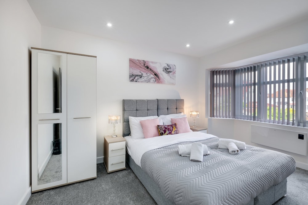 Newly Converted 3 Bed Apt. in Hounslow