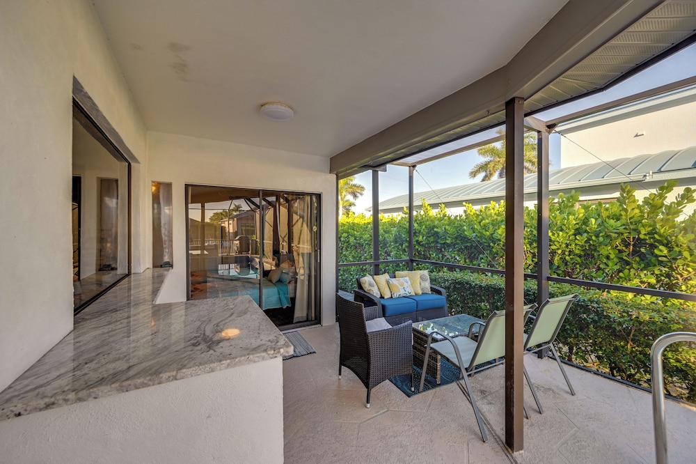 Walk to the Beach! Canal-front Marco Island Home