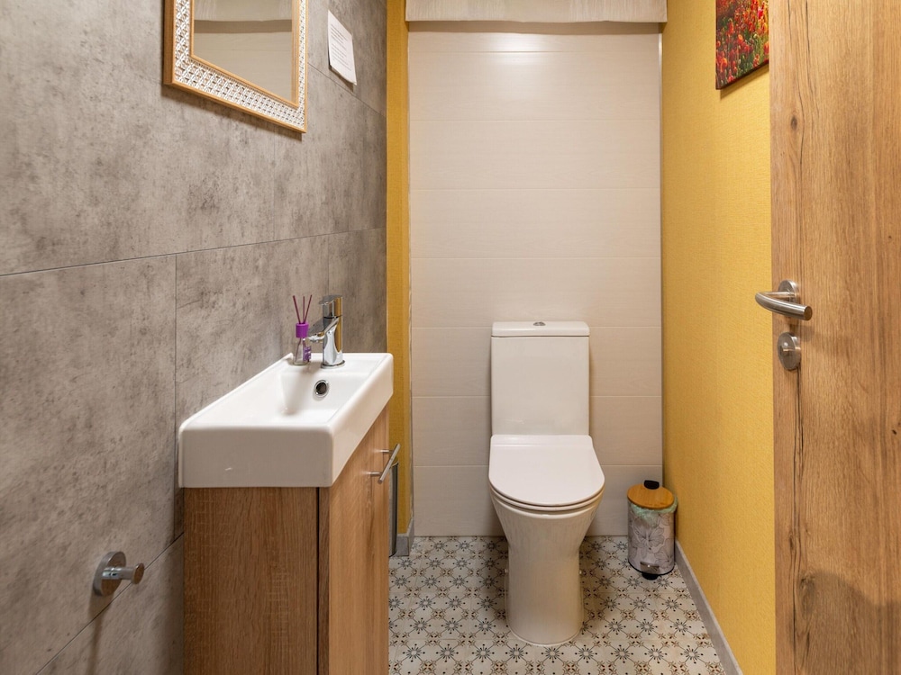Spacious Getaway Near Spa F1