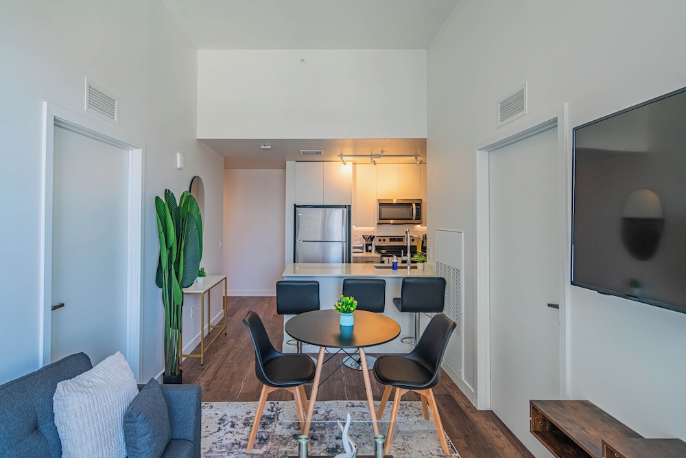 ROVE LIVING/KB - Joy on 4th
