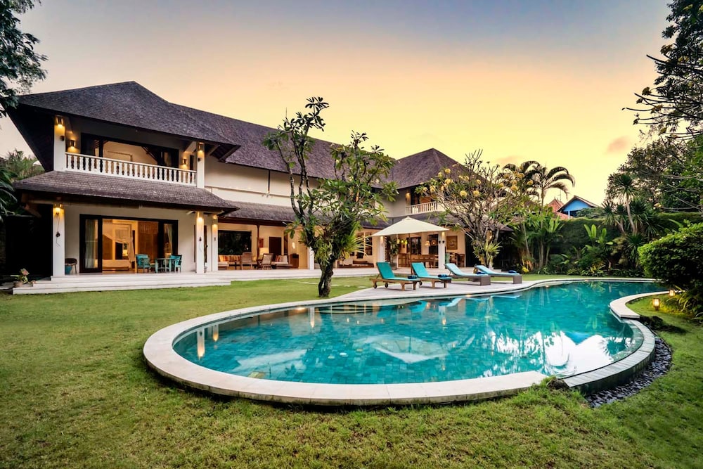 Villa Maimalu by Alfred in Bali - Heaven 4 BR Villa With Large Pool and Lush Garden