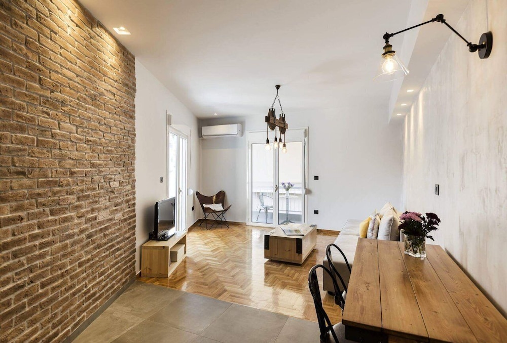 Atmospheric Apartment near Acropolis by CloudKeys