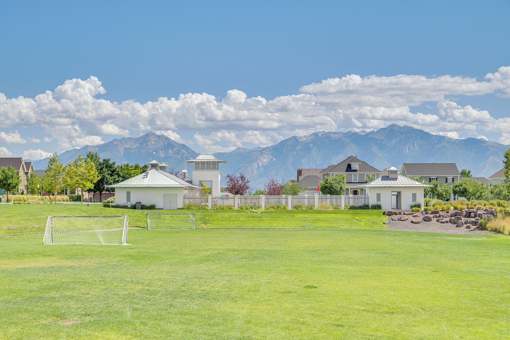 4 Mi to The District: Family Home w/ Tennis Access