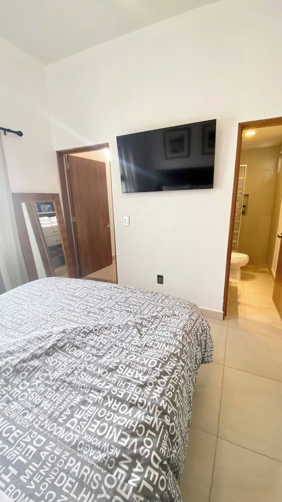 Ajijic 1 Bedroom Guesthouse -walk To Everything -patio -bikes - Pickleball Court