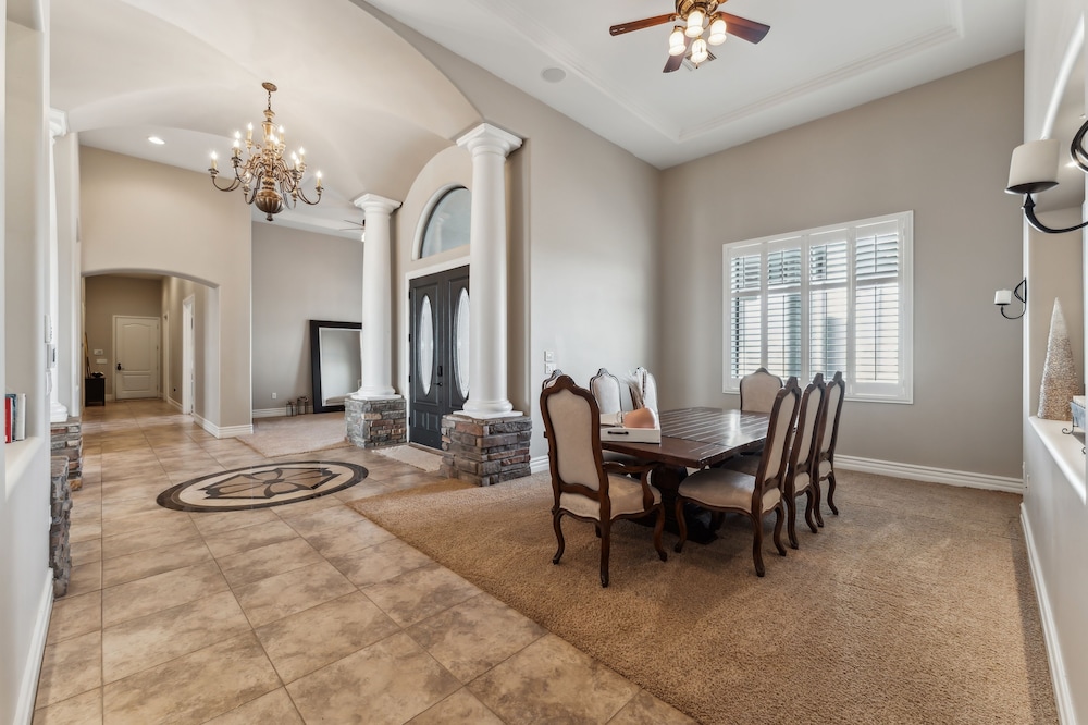 Luxury Home With Slide Pool/spa/movie Theatre 5 Bedroom Home