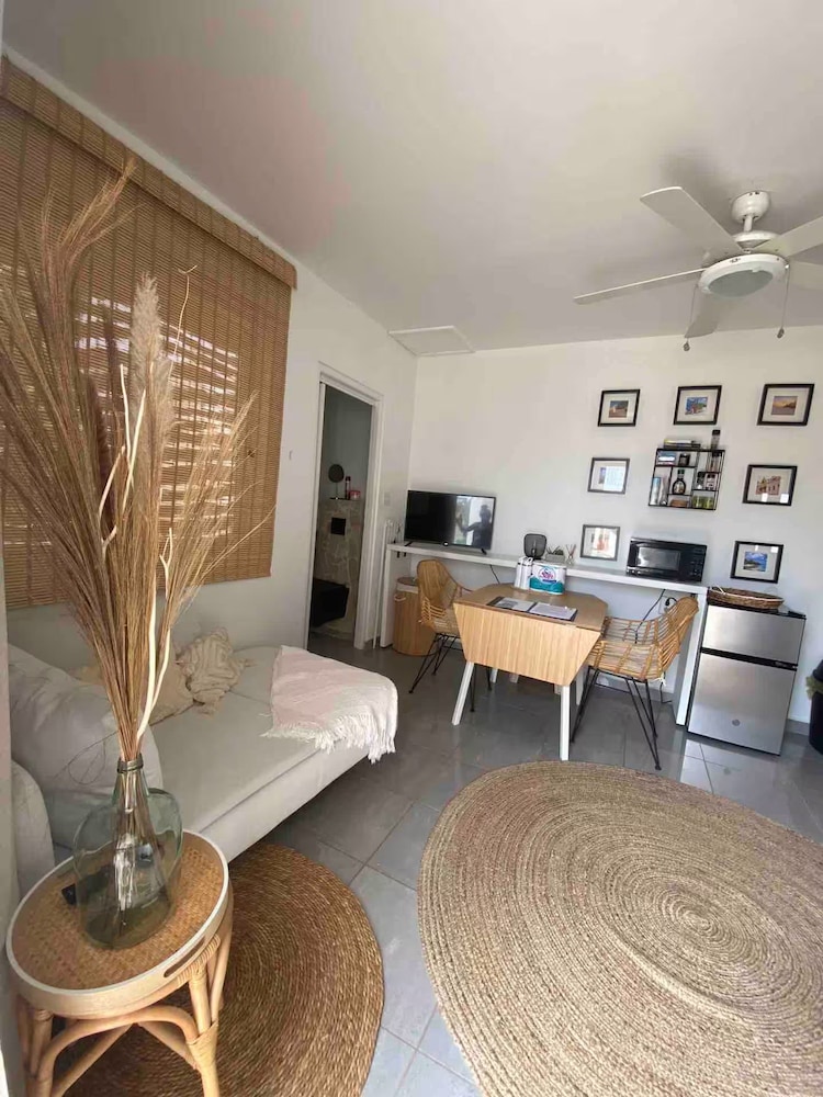 Palm Beach Vacaysuites - Garden Suite - Poolside