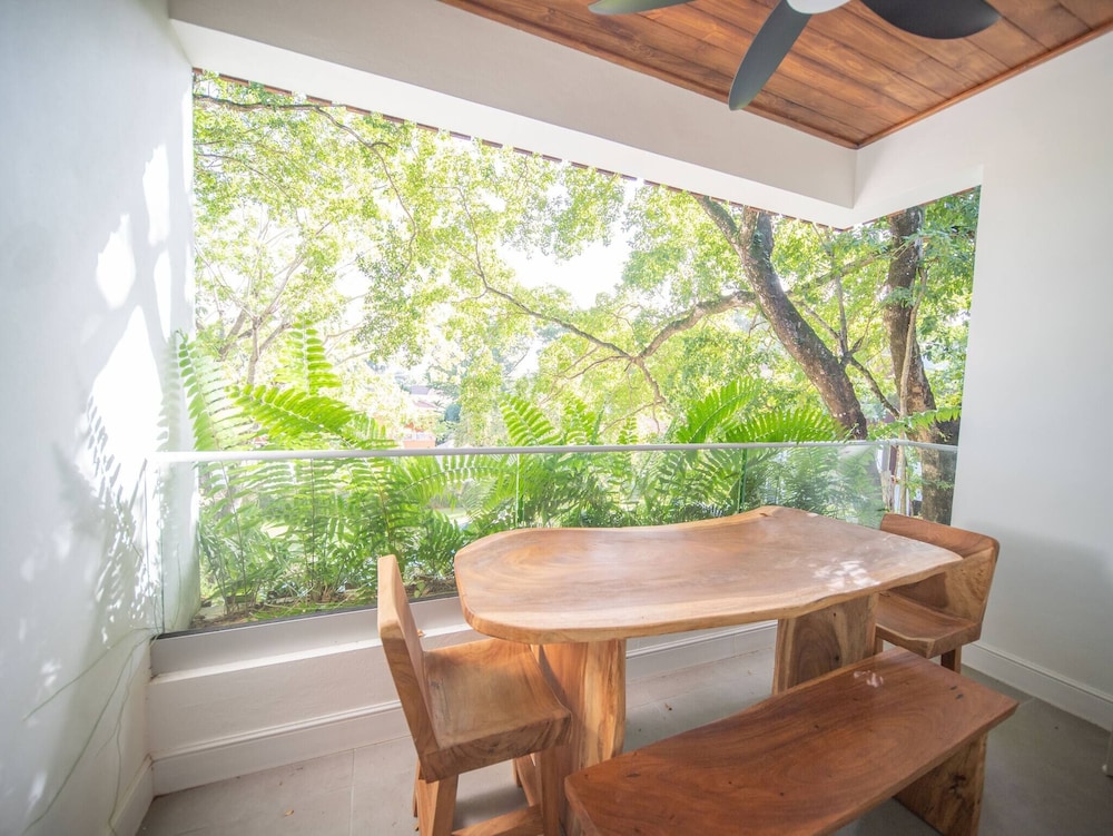 Caribbean Breeze - 2BR Apartment Close to Beach!