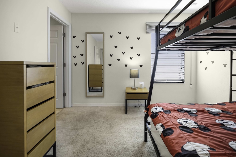 10 Min to Disney Cozy Townhome Jacuzzi