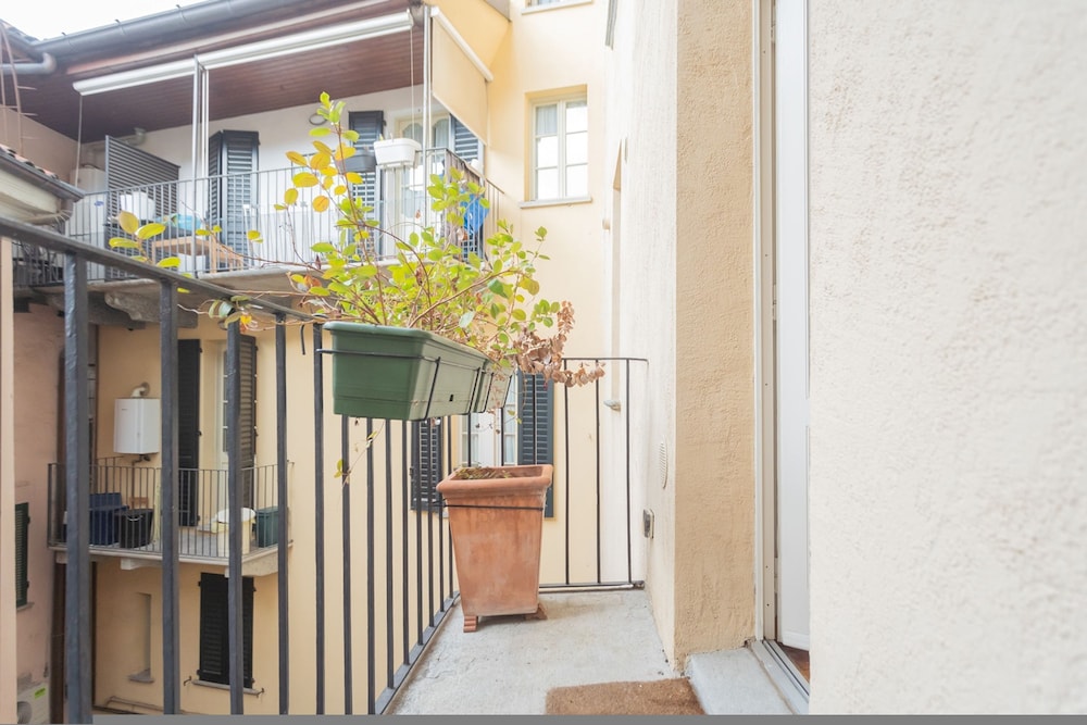 Viav by Rent All Como