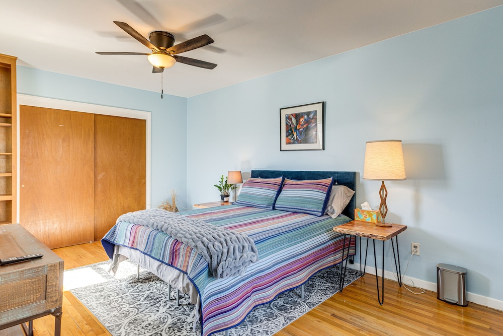 7 Mi to Denver: Inviting Aurora Home w/ Yard!