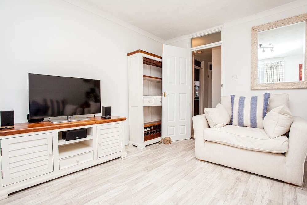 Stunning Spacious South London 1 Bed Apartment with Balcony