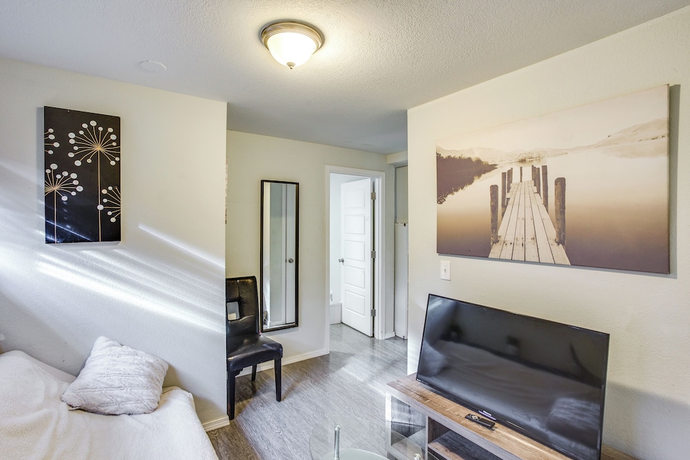 3 Mi to Dtwn Tacoma: Pet-friendly Home