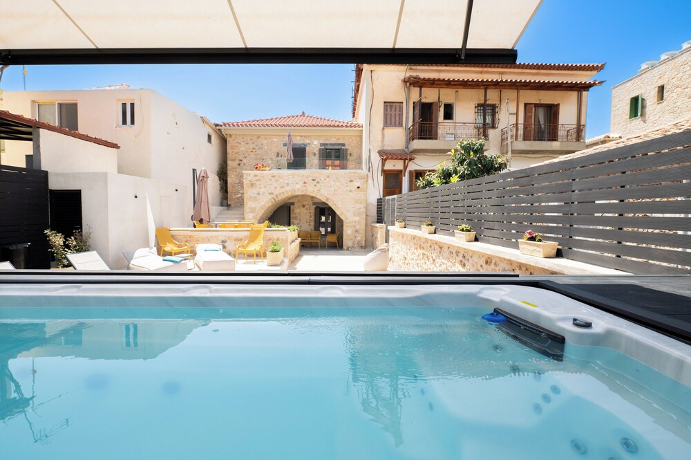 Cardamilia Suites