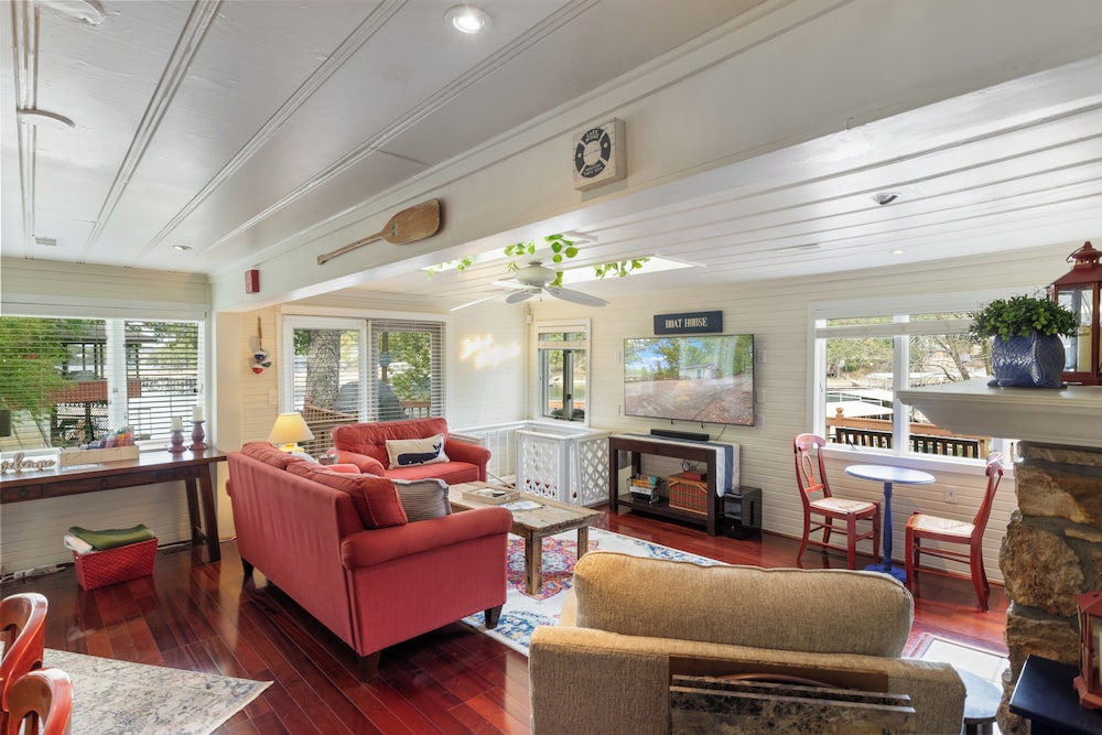 Lakefront Oasis With Skylights & Covered Boat Slip For Extra Adventure