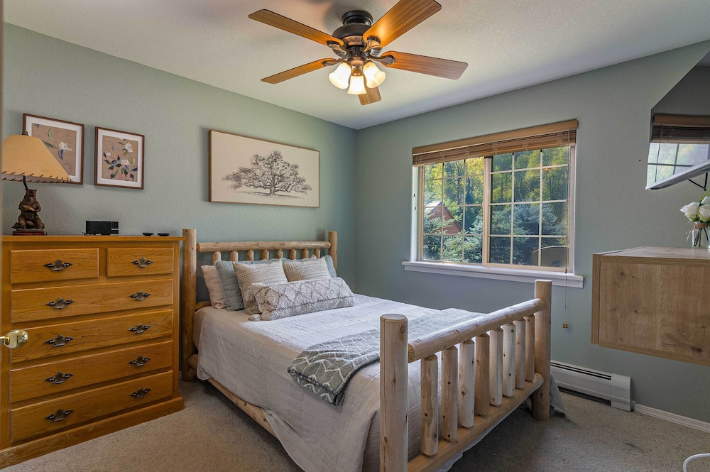 Cozy Home w/ Hot Tub: 7 Mi to Pagosa Hot Springs