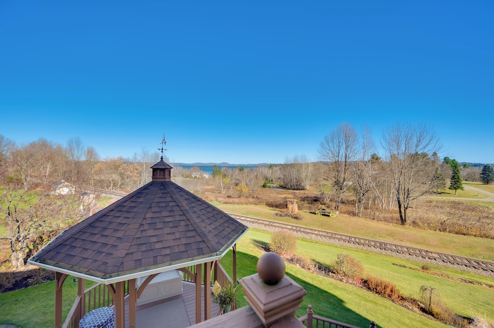 Apartment w/ Balcony & Lake View in Newport!