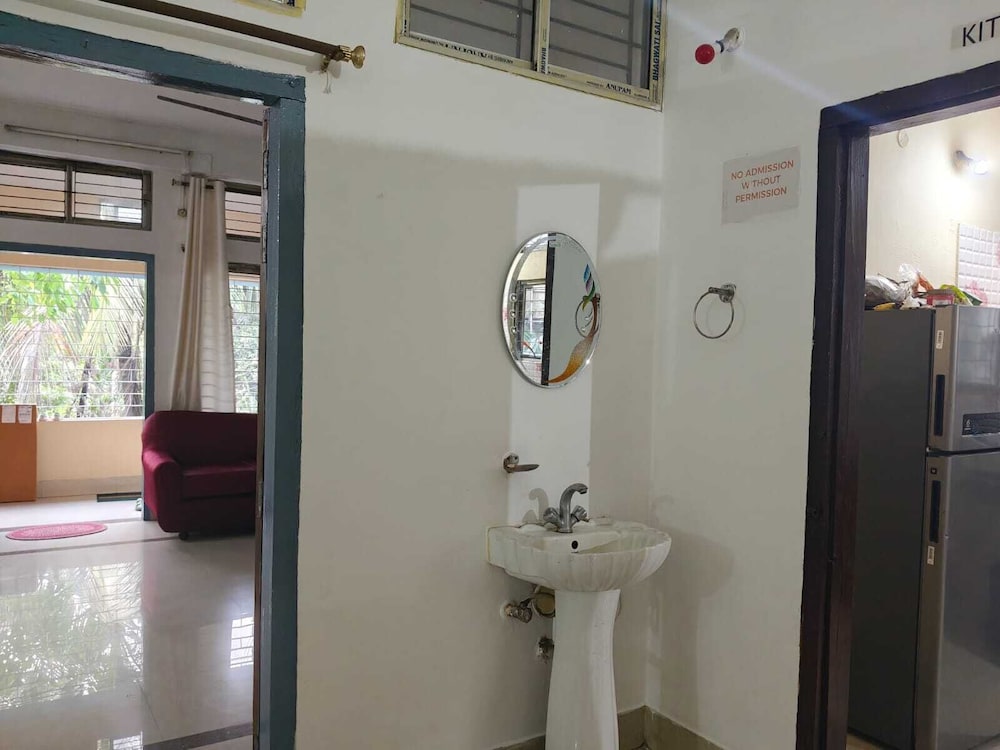 Shimray Minimalist Hostel