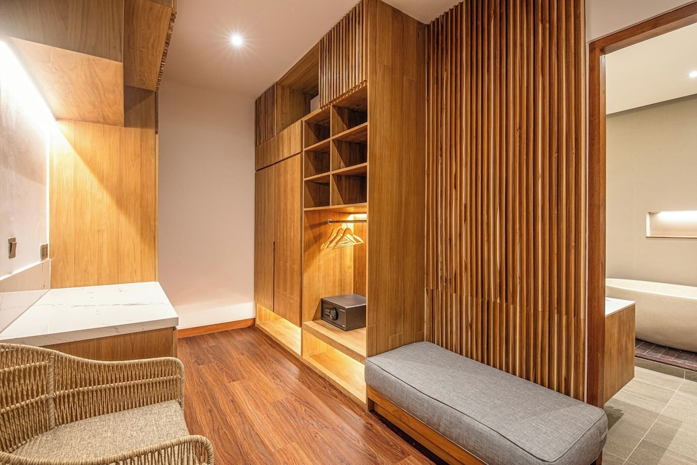 Elegant 6BR Canggu Retreat Just 400m to the Ocean