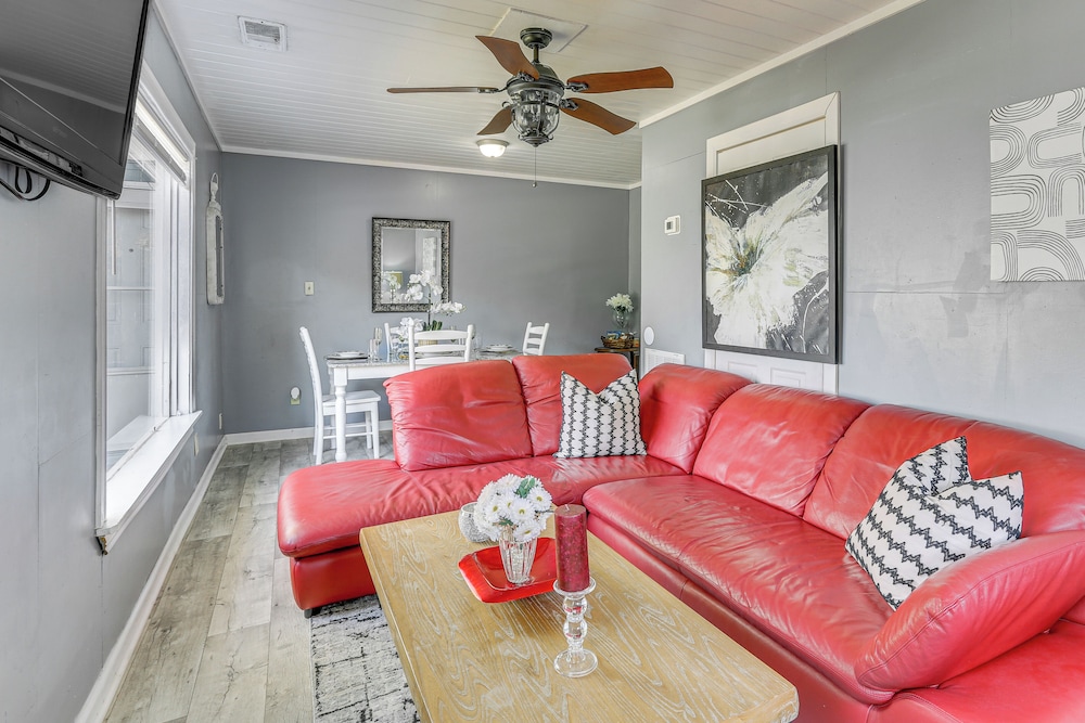 12 Mi to Lake Access: Port Arthur Apt w/ Yard