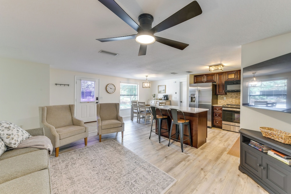 Near Beaches + Downtown: Sarasota Home w/ Lanai