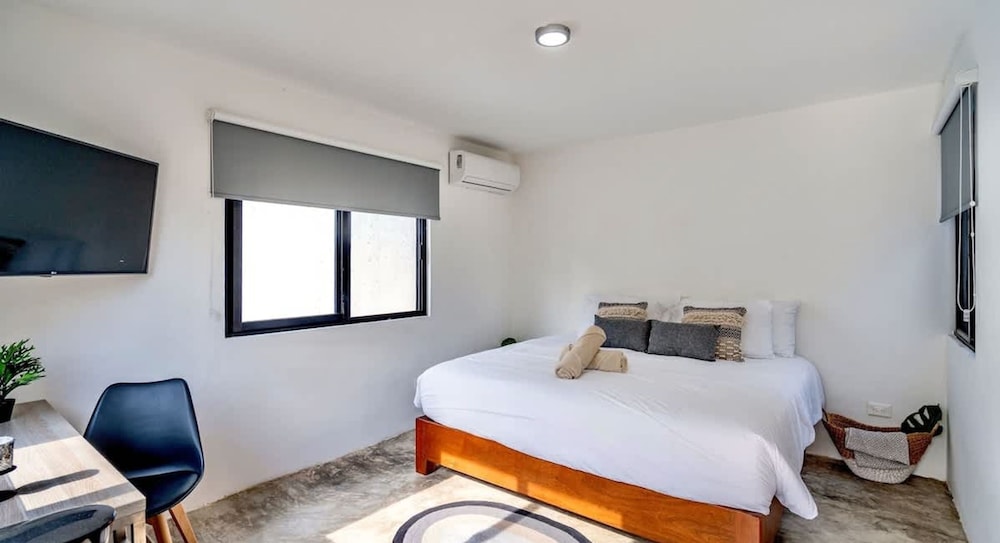 Private Room Roof Garden w Nice Pool BBQ