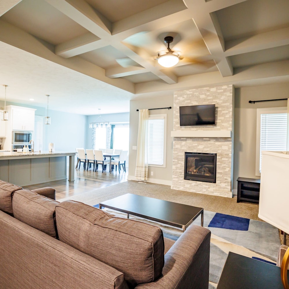Luxury Retreat Modern 5BR Ranch in Bennington