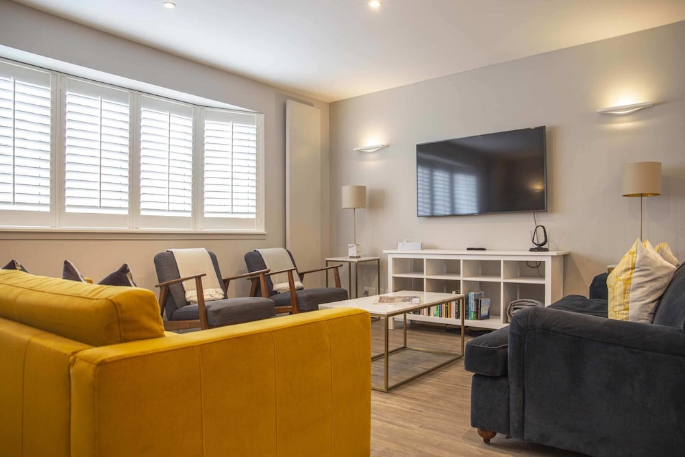 Stunning Rare Soho Gem