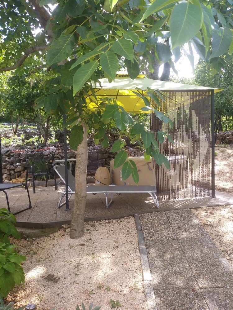 Holiday House en Podbablje — balance & terrace