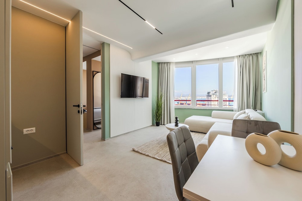 Marina Jacuzzi Suites 2 by  PS