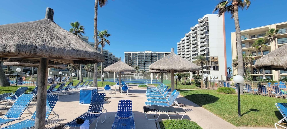 Sleeps 10 Direct Beach Heated Pool 3 Bedroom Apts