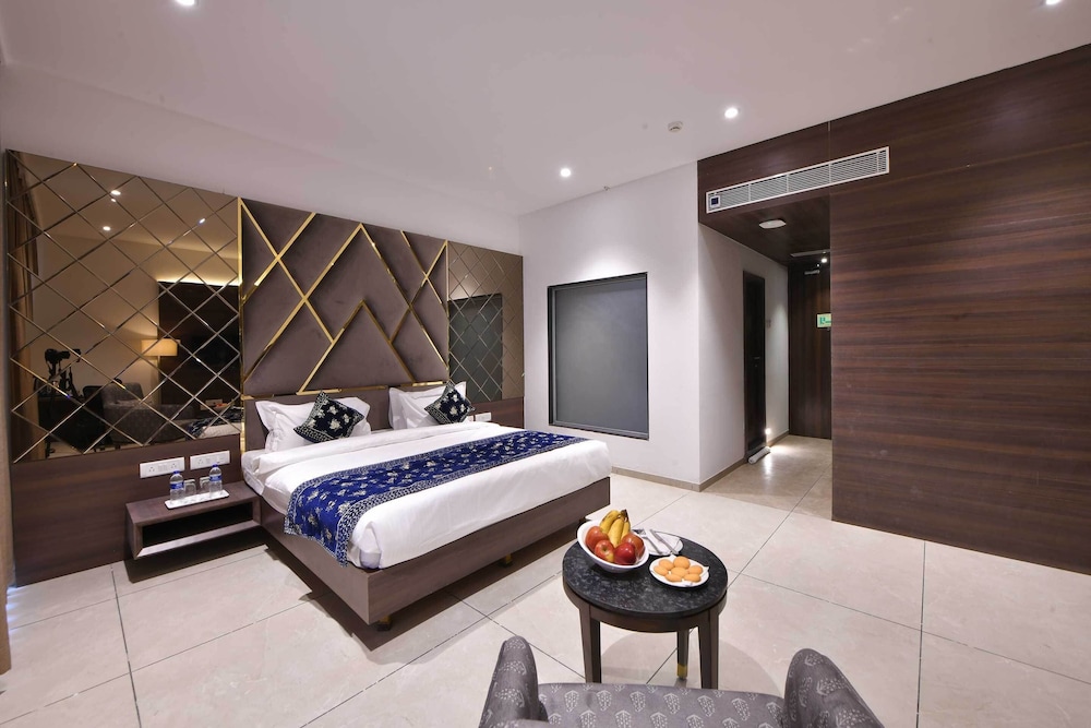 Clubhouse Hotel Morbi