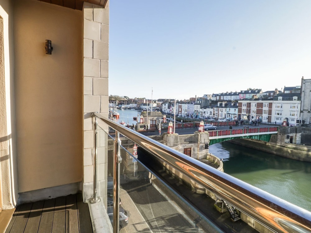 Townbridge Apartment