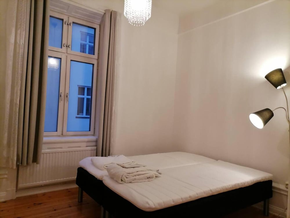 Beautiful 1-bed Apartment in Stockholm view 4