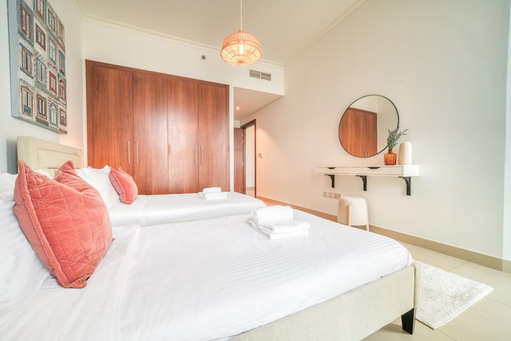 Trendy 2BR Downtown Apt Steps From Burj Khalifa