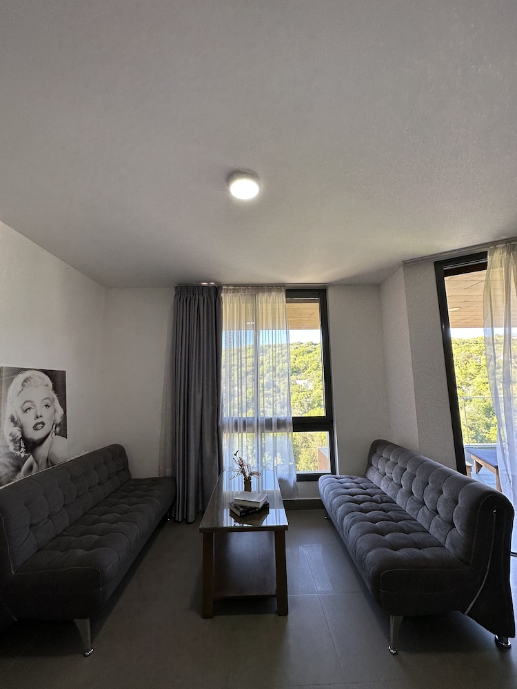 Grey Escape Apartements view 5