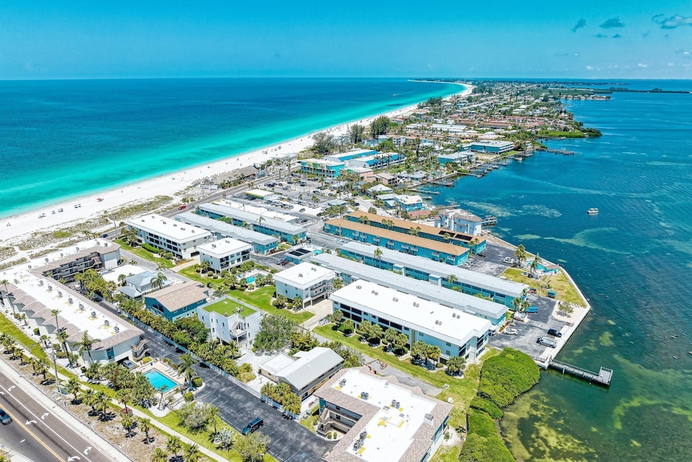 Anna Maria Island Beach Sands 202-private Beach Access-heated Pool