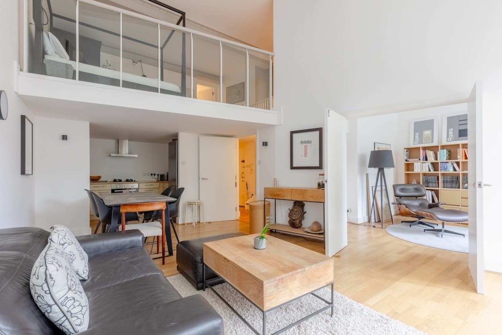 Chic 1BD Maisonette W/hot Tub, King's Cross!