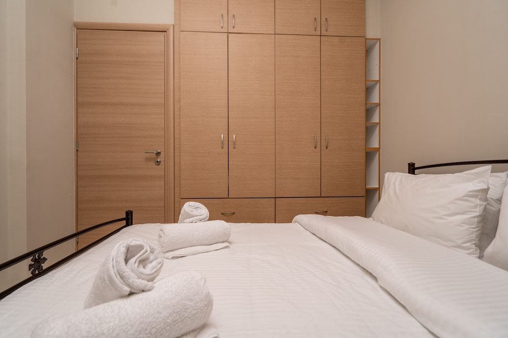 Kountouriotou New Quiet and Central Apt