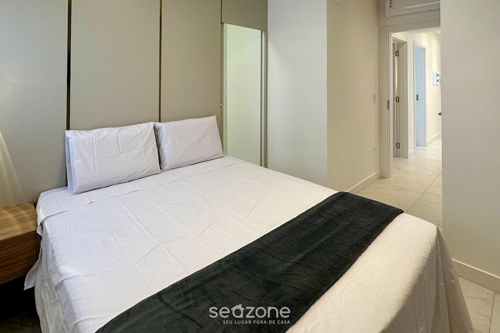 Apt w/ Gourmet Balcony 700m From the Beach Bon1101